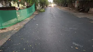 मुख्यमंत्री योगी आदित्यनाथ के आगमन के मद्देनजर बनाई गई सड़क।