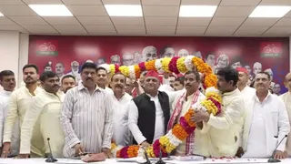 भाजपा सहित बसपा और कांग्रेस के कई नेताओं ने समाजवादी पार्टी का दामन थामा