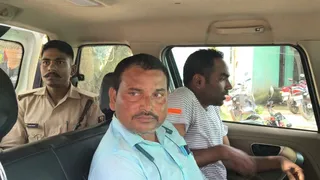 Purnia Vigilance Trap Bhawanipur: प्रखंड गेट के पास निगरानी का शिकंजा! भवानीपुर अंचल अमीन 20 हजार घूस लेते रंगे हाथ धराया