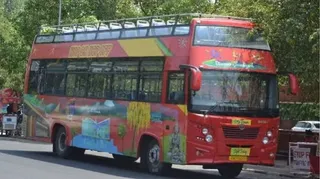 हाॅप-ऑन हाॅप-ऑफ डबल डेकर ओपन बस सेवा फिर से शुरू होने जा रही।