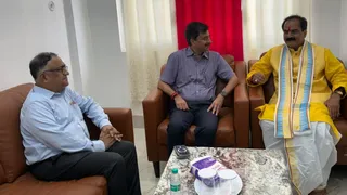 जीएम के साथ बैठक करते सांसद (सौजन्य- सांसद के निजी सचिव)