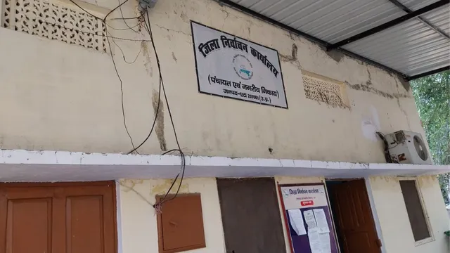 एटा में पंचायत चुनाव को लेकर हलचलें तेज, हाईकोर्ट के आदेश पर प्रशासन तैयारियों में जुटा
