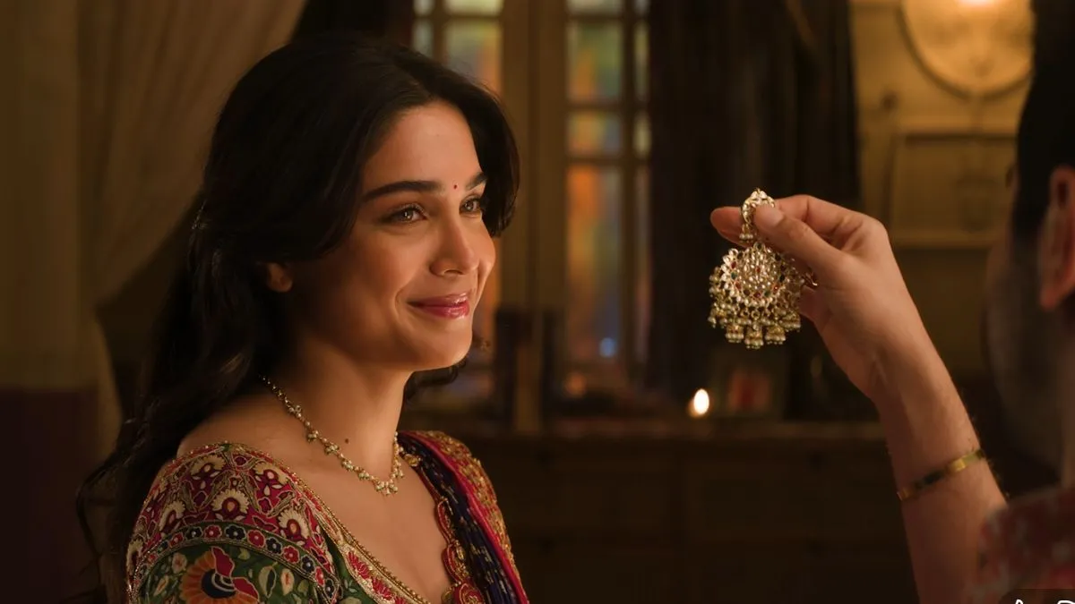 Jhumka Patola song (1)