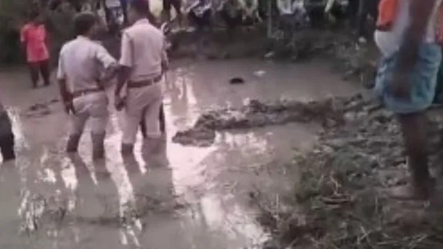 मुजफ्फरपुर में ऑनर किलिंग के शक पर डेढ़ महीने बाद खोदी जमीन, मिला युवती का कंकाल
