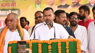 जनसभा को संबोधित करते स्वास्थ्य मंत्री निशांत कुमार।