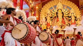 ढाक की थाप बिना सूनी है दुर्गा पूजा (Image Source: AI-Generated)