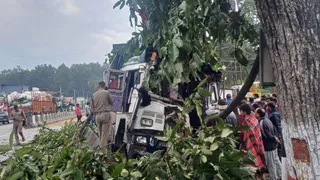 देहरादून के मोहब्बेवाला में गुरुवार को फिर ट्रक हादसा हो गया।
