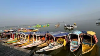 डल झील में पेट्रोल-डीजल वाली शिकारा और जेट स्की पर रोक।