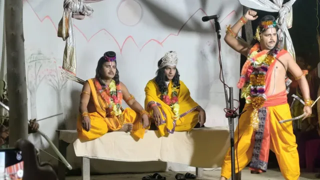 अमेठी के शिवरतनगंज की 216 साल पुरानी रामलीला की परंपरा, कभी 15 दिन चलती थी; अब 5 दिनों में सिमटी