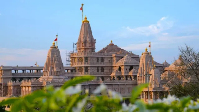 अयोध्यावासियों को रामलला के दर्शन के लिए आधार कार्ड से सीधी एंट्री देने पर मंथन, ट्रस्ट की बैठक में होगा फैसला