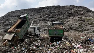 एमसीडी ने भलस्वा लैंडफिल को खत्म करने की समय-सीमा दिसंबर 2026 से बढ़ाकर फरवरी 2027 कर दी है।फाइल फोटो