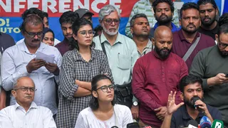 नेहा बोरा और प्रशांत भूषण के बयानों पर सियासी बवाल (फोटो-ANI)