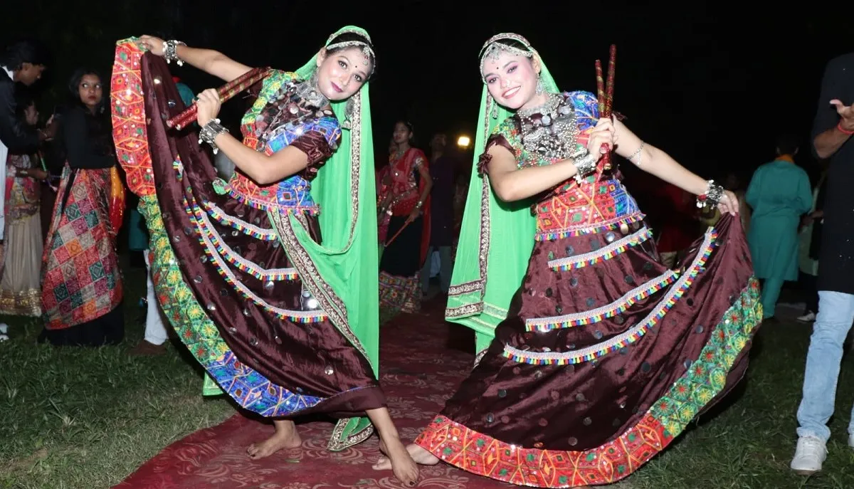 dandiya1