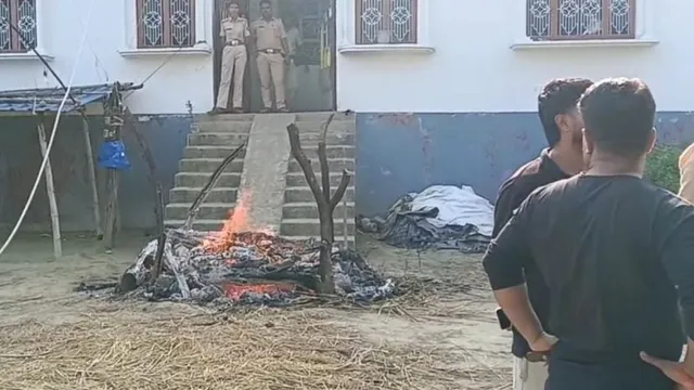 गोपालगंज में हत्या के आरोपी के दरवाजे पर किया दाह संस्कार, दो दिन बाद मिला था शव