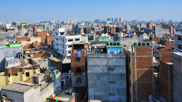 खोड़ा में अब नहीं होगी किसी का एड्रेस तलाशने में परेशानी, 8 साल बाद आधार कार्ड में सही पता दर्ज कराने का मौका