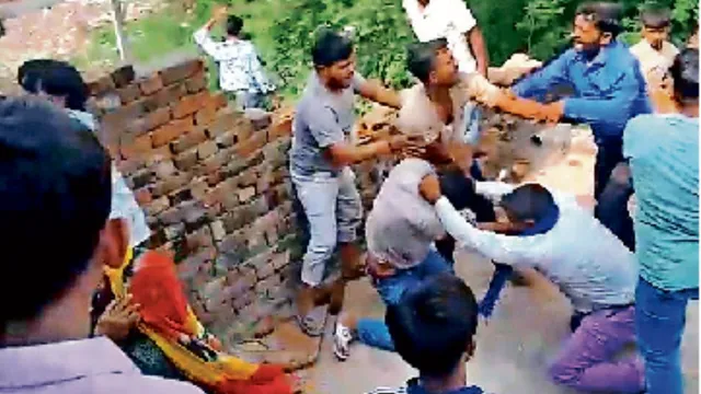 मेरठ में सगाई के लड्डू पर कहासुनी... मारपीट के बाद हुई फायरिंग, तीन लोग हिरासत में
