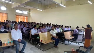 पूर्वांचल विश्वविद्यालय में डॉ. कल्पना जौहरी ने सिखाई ऑब्जेक्ट आधारित प्रोग्रामिंग की बारीकियां।