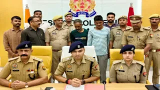 सोनभद्र में कोल्ड ड्रिंक की आड़ में अंग्रेजी शराब की तस्करी का भंडाफोड़ दो गिरफ्तार।