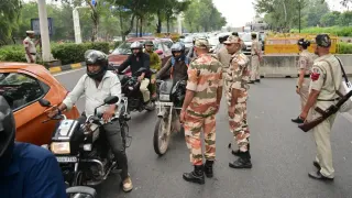 दिल्ली में प्रमुख मार्गों पर पुलिस तैनात। जागरण
