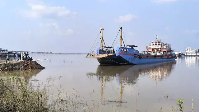 गंगा की लहरों पर उजड़ गई मां की गोद! जहाज के शौचालय में जन्मा नवजात, JLNMCH भागलपुर पहुंचने से पहले 'खामोश'