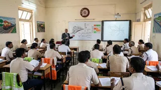 ट्रेन मैनेजरों के रिफ्रेशर कोर्स में रेलवे बोर्ड ने किया बदलाव, अब पास-फेल की जगह मिलेगी ग्रेडिंग (AI Generated Image)