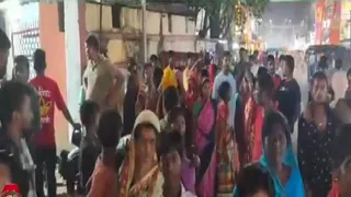 कोयले की चोरी के विरोध में कतरसा थाना पहुंचे ग्रामीण। (फोटो जागरण)