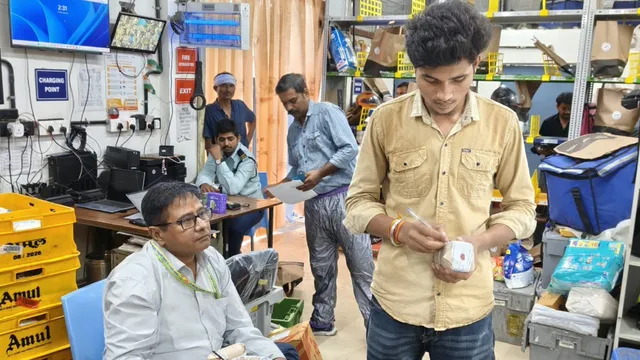 नवरात्र: क्विक कॉमर्स कंपनियों पर खाद्य विभाग का छापा, Zepto के गोदामों से 94 किलो कुट्टू का आटा सीज