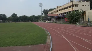 प्रयागराज के मदन मोहन मालवीय स्टेडियम का मैदान।-जागरण