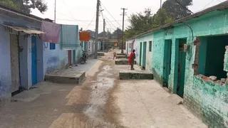 जमालपुर शहर में चोरी की घटना के बाद सुनसान परा क्वार्टर।