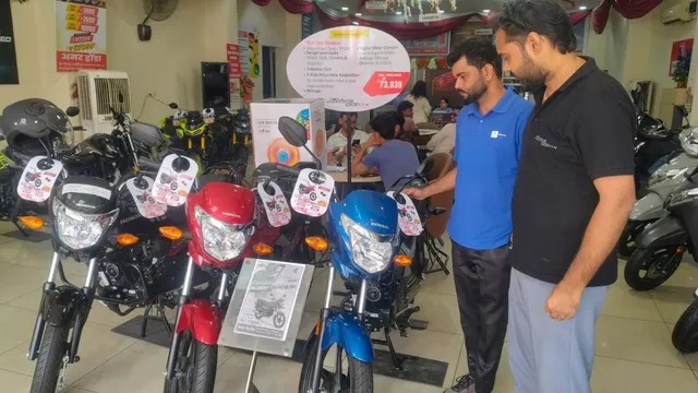 नवरात्र में रूड़की का दोपहिया बाजार गुलजार, बाइक और इलेक्ट्रिक स्कूटर की बंपर बिक्री
