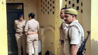 घटनास्थल पर मौजूद पुलिस अधिकारी