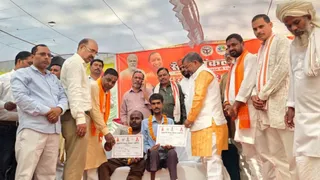 70 लाभार्थियों को प्रधानमंत्री व मुख्यमंत्री आवास की विधायक ने सौंपी चाभी।