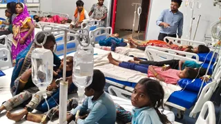 सामुदायिक स्वास्थ्य केंद्र में उपचाररत बच्चे।