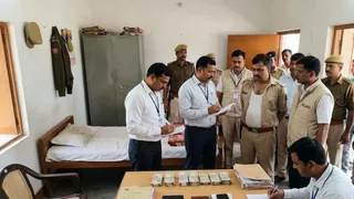 सब इंस्पेक्टर को निगरानी ने रंगे हाथ पकड़ा (एआई जेनरेटेड तस्वीर)