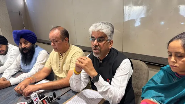 सरपंच पत्नी के निलंबन पर भड़के होशियारपुर बार एसोसिएशन प्रधान, मंत्री पर लगाए गंभीर आरोप