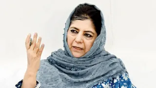महिला अधिकारी से कथित बदसलूकी पर महबूबा ने मांगी कार्रवाई। (फाइल फोटो)