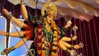मां दुर्गा की आधी डूबी प्रतिमाओं की तस्वीरें लेने और प्रसारित करने पर रोक