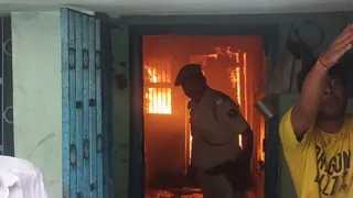 मुजफ्फरपुर की मोमबत्ती फैक्ट्री में लगी आग