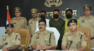 मुजफ्फरनगर पुलिस लाइन में बुढ़ना थाना पुलिस द्वारा पकड़े गए आरोपितों के बारे में जानकारी देते एसएसपी सूरज कुमार राय। जागरण