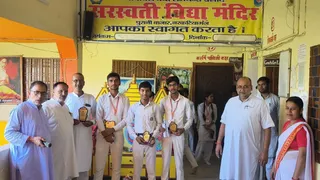 बेहतरीन प्रदर्शन करने वाले छात्र-छात्राओं को मेडल और प्रमाण पत्र देकर सम्मानित किया गया।