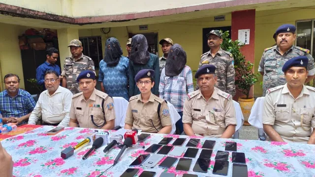 नेपाल में बेचते थे भारत से चोरी किए गए महंगे मोबाइल, चक्रधरपुर पुलिस ने अंतरराज्यीय गिरोह का किया पर्दाफाश