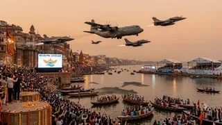 वाराणसी में 'विंग्स ओवर गैंगेस' एयर शो: IAF, नौसेना और सेना का अद्भुत हवाई प्रदर्शन।