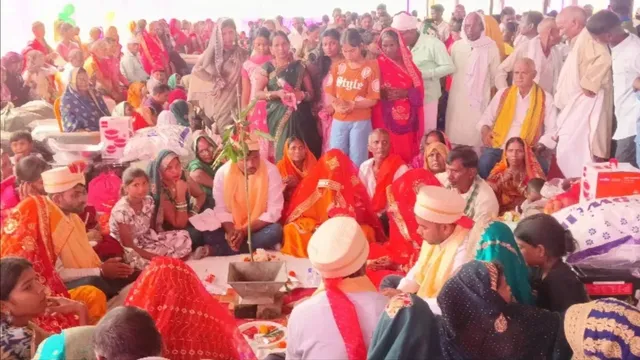 चंदौली में सात फेरों और निकाह से जुड़ीं 29 नई उम्मीदें, बेटियों को विदा करते नम हुई आंखें
