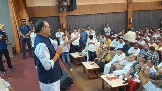 अलीगढ़ में सभा को संबोधित करते डिप्टी सीएम ब्रजेश पाठक।