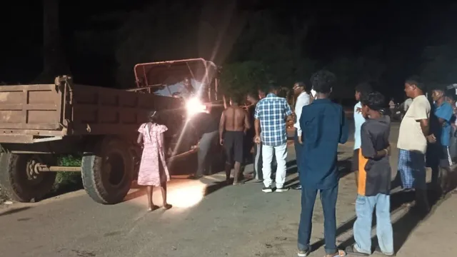 पश्चिमी सिंहभूम में बालू की अवैध ढुलाई को लेकर 2 गुटों में तनाव, पुलिस ने संभाला मोर्चा
