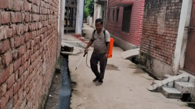 मैनपुरी में पांच लाख रुपये से होगा मच्छरों पर वार, 30 स्प्रे मशीनें खरीदीं
