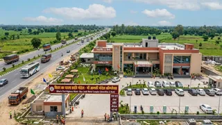लंबी दूरी के यात्रियों को मिलेगी आराम की सुविधा (AI फोटो)