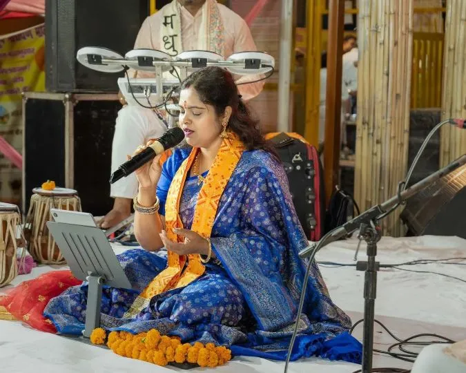 PM Modi Shares Madhavi Madhukar Jha Bhavanyashtakam Rendition (2)
