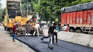 सड़कों की मरम्मत और रीकार्पेटिंग वर्क रुकने से बढ़ेगी परेशानी। (सांकेतिक फोटो)
