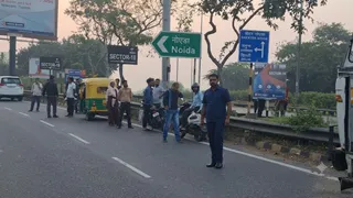 रिंग रोड पर सराय काले खां से आश्रम की ओर जाने वाले मार्ग पर जाम। AI जनरेटेड